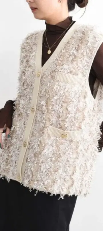 Eimee Law 베이지 니트 베스트