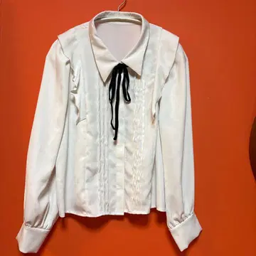 프릴 장식 화이트 긴팔 셔츠 질스튜어트 JILL STUART 리본 포함