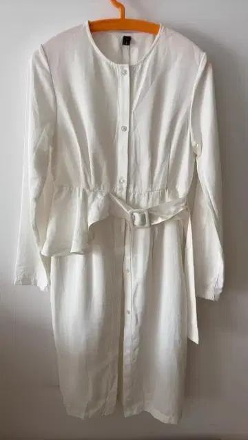 화이트 긴팔 페플럼 원피스