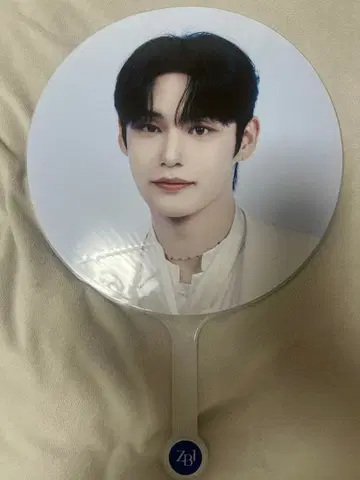 KIM JIWOONG 김지웅 부채