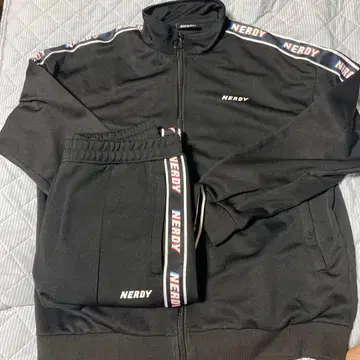 한국 브랜드 NERDY 널디 트랙 셋업 저지