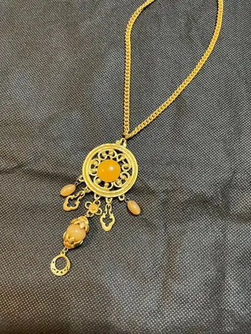 장식적인 골드 목걸이