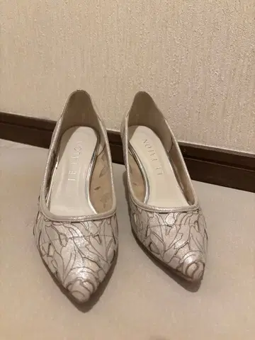 실버 꽃무늬 자수 하이힐 6cm