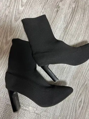 블랙 니트 슬립온 부츠 하이힐