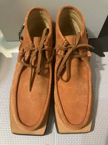 TO & CO 오렌지 스웨이드 모카신 신발