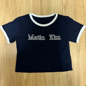 Matin Kim 네이비 크롭 T셔츠 새상품, 미사용