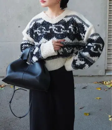 nordic pattern V-neck short knit tops