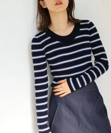 새상품급 IENA/이에나 3x3 리브 U넥 풀오버 네이비