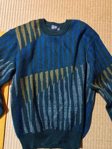 울 100% 스트라이프 니트 스웨터