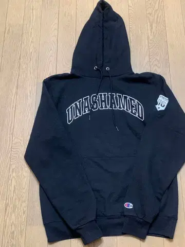 Champion UNASHAMED 블랙 후드티