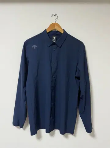 [ DESCENTE ] 네이비 버튼업 셔츠 L 사이즈 스포츠