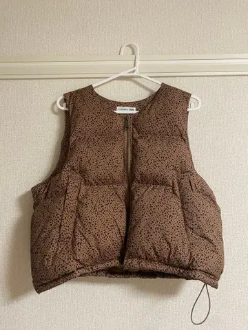 브라운 도트 무늬 다운 베스트 프리 사이즈