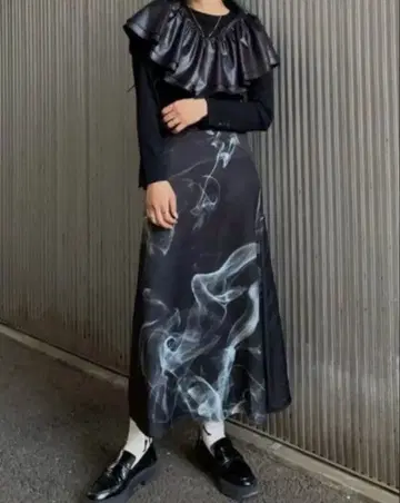 Ameri CURL OF SMOKE FLARE SKIRT / M