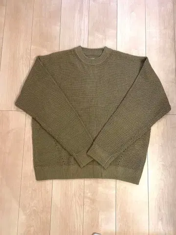 [ 새상품급 ] 프릭스스토어 크루넥 스웨터 카키색 사이즈 L