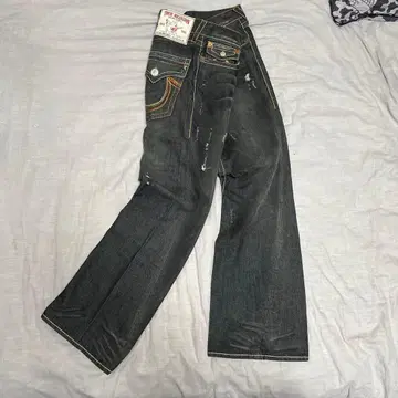 트루 릴리젼 조이 빅티 플레어 데님 레인보우 스티치