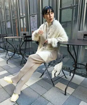 ameri FEATHER OVER CARDIGAN WITH VEST