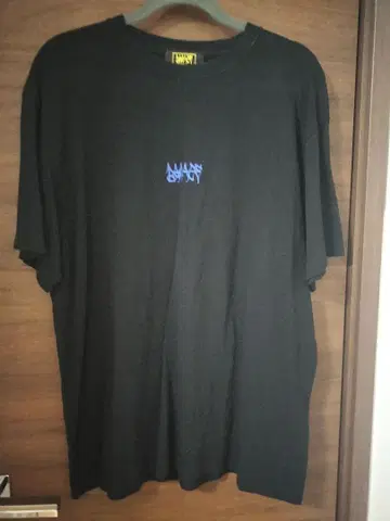 흠집 [ 흠집 ] T셔츠