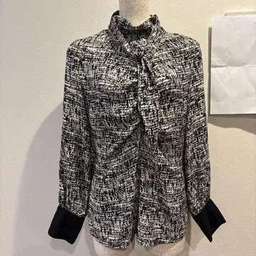 리본 포함 긴팔 셔츠 블랙 화이트