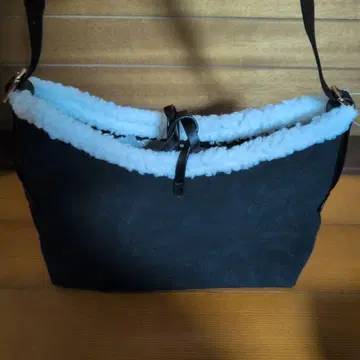 블랙 합성 피혁 숄더백