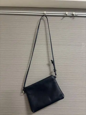 SHIPS 네이비 가죽 숄더백