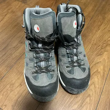 caravan 등산화 26cm