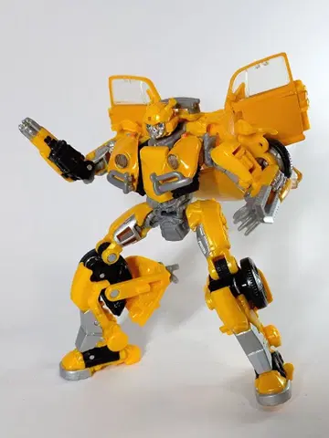 SS-16 범블비 트랜스포머 스튜디오 시리즈