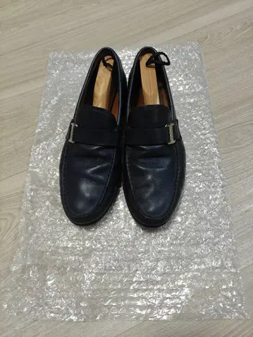 블랙 가죽 슬립온 로퍼