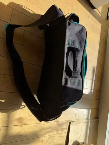 Daiwa 바디백 멀티 포켓 블랙/블루