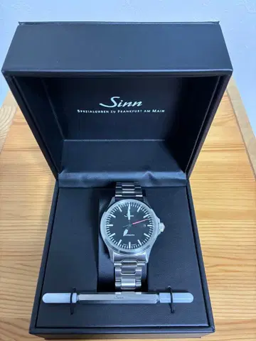 새상품급 Sinn 556 IRS 브레스 레어 빨간색 바늘