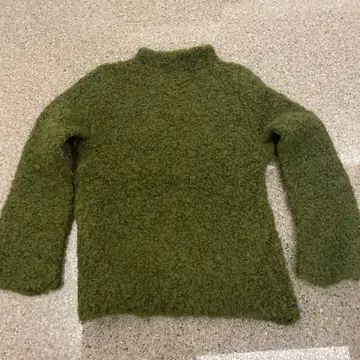 코모노 올리브 그린 니트 스웨터 40 사이즈 클리닝 완료