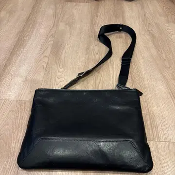 블랙 가죽 숄더백