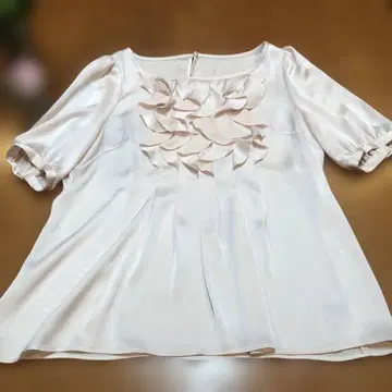 아나이 ANAYI 프릴 프릴의 옅은 벚꽃색 핑크 포근한 소매 블라우스