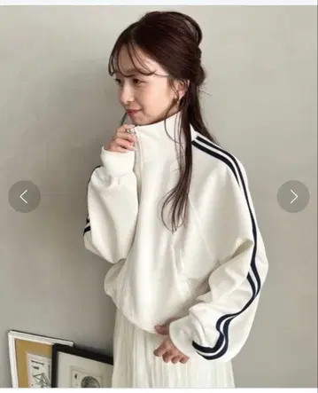 로리즈팜 트랙 자켓 짧은 기장 M 화이트