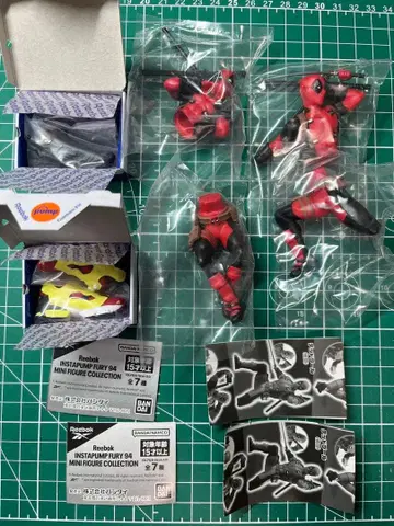 가챠 리복 2종 데드풀 2종 + 증정 (리복 외부 박스와 대지)