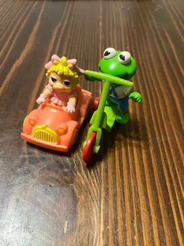 세서미 스트릿 커밋과 미스 피기 피규어 세트