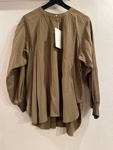 [ 미사용 ] BONHEUR 키넥 리브 블라우스 긴팔 M 사이즈