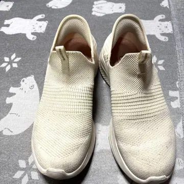 Skechers Slip-Ins 베이지 슬립온 스니커즈 24cm