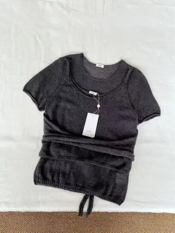 Monoha 다크 그레이 숏 슬리브 니트 베스트