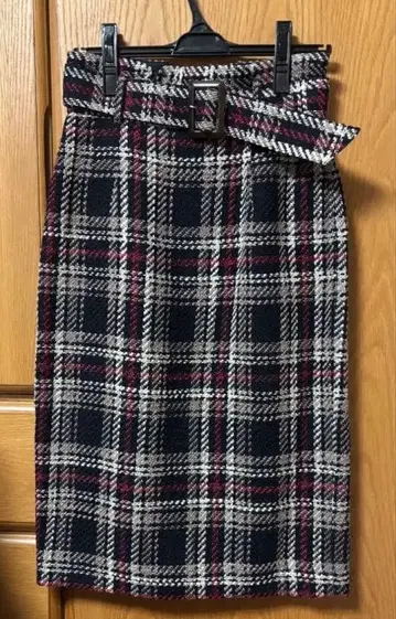 [ 택 포함 새상품 ] 저스길리티 체크 무늬 타이트 스커트 사이즈 1