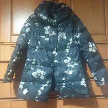 두클라쎄 플라워 프린트 다운 자켓