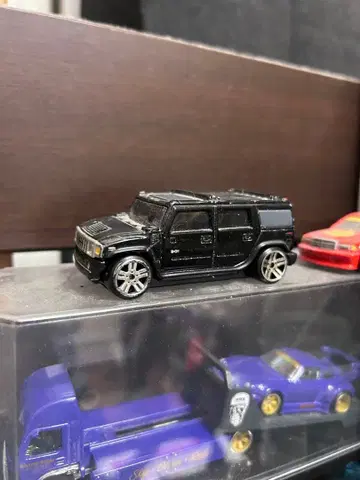 토미카 험멜 로 다운