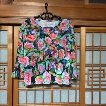 컬러풀 꽃무늬 긴팔 상의