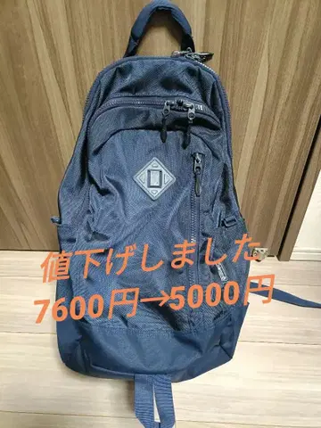 콜맨 다크 블루 백팩 프론트 포켓 부착