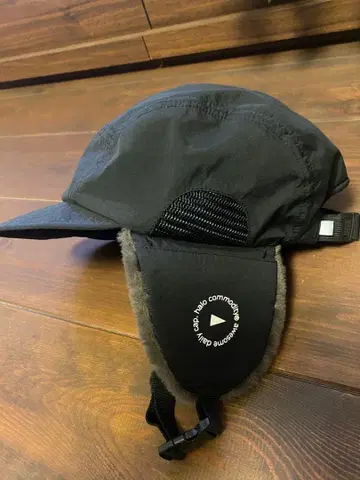 halo commodity 귀도리 달린 캡 블랙