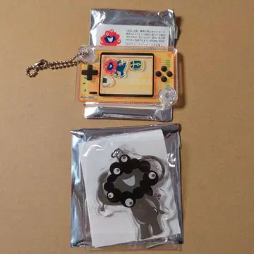 블랙 미야쿠미야쿠 아크릴 키링 & 게임기풍 키링 2개 세트