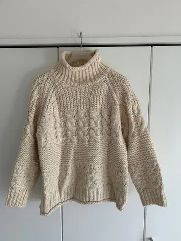 터틀넥 니트 Ungrid