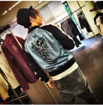 Gackt 착용 엠포리오 아르마니 스카잔