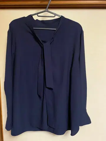 23구 보타이 칼라 긴팔 블라우스