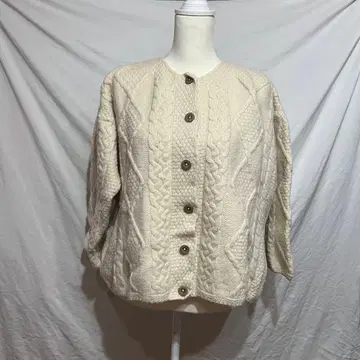 크림색 케이블 니트 가디건