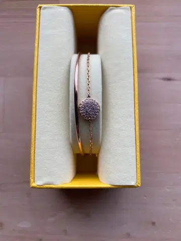 스와로브스키 로즈 골드 스톤 부착 팔찌